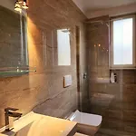 Toptani Deluxe Flat W 24h Check In Apartmán